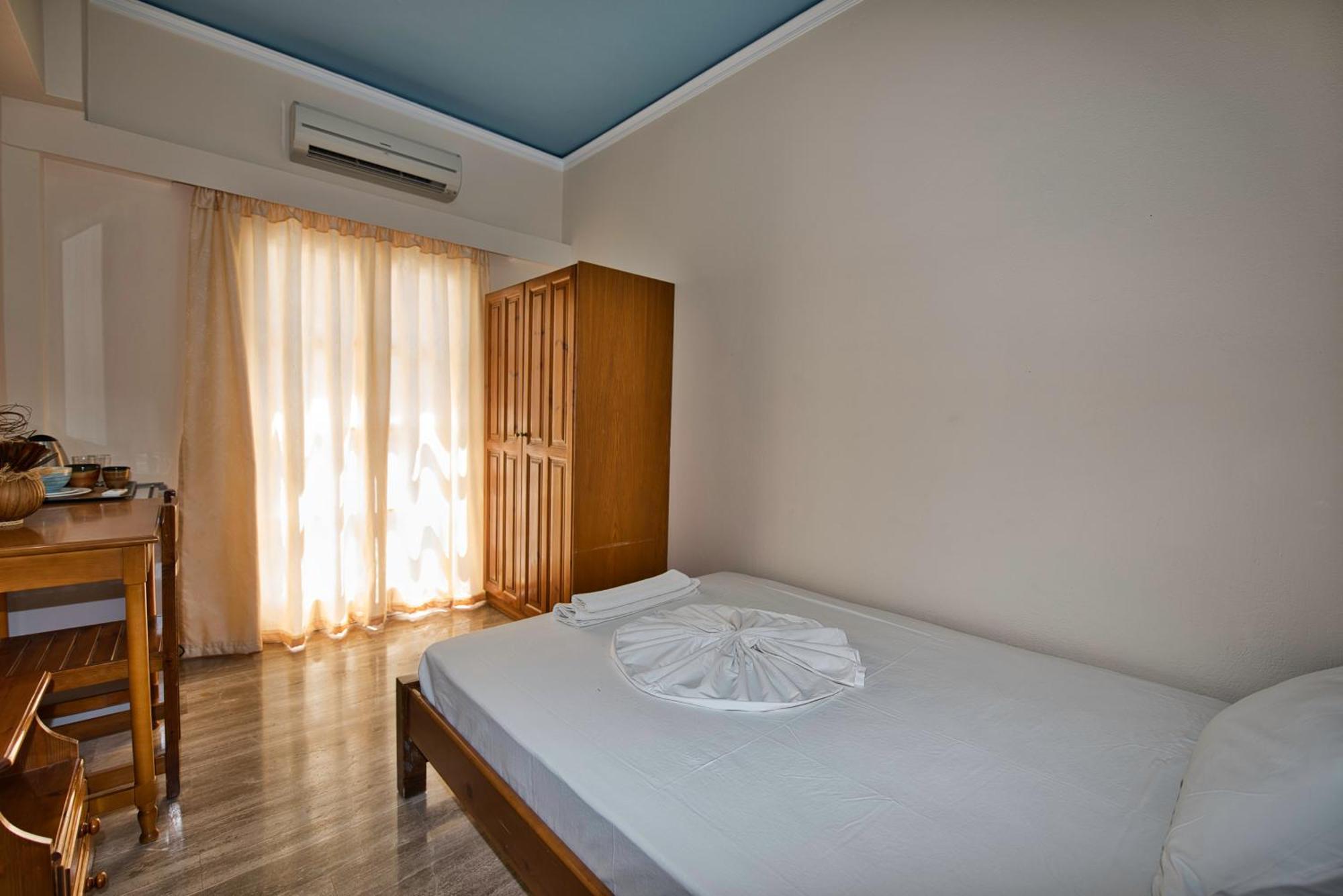 Villa Nikos Karamolegkos Kamari 外观 照片